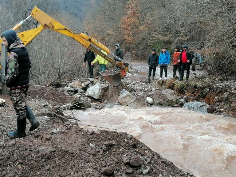 Uslijed poplava odsečen put prema Istočnom Mojstiru