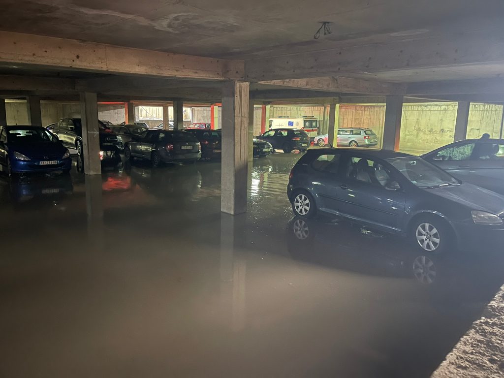 Apel građanima da uklone auta iz podzemne garaže u Tutinu