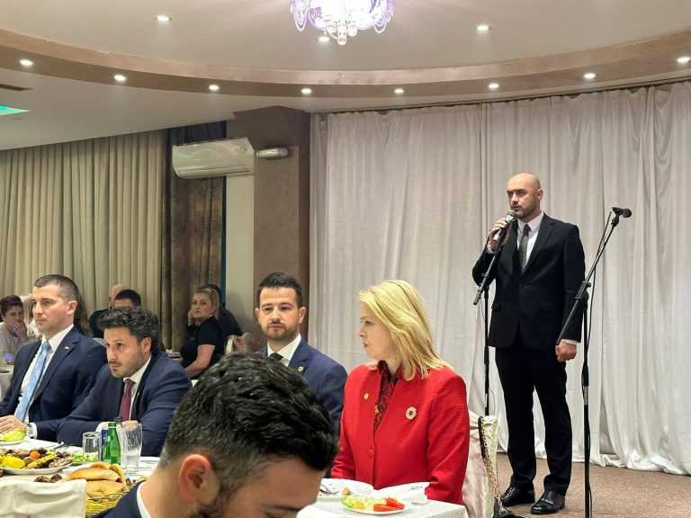 Predsjednik i premijer Crne Gore na iftaru SPP-a u Rožajama